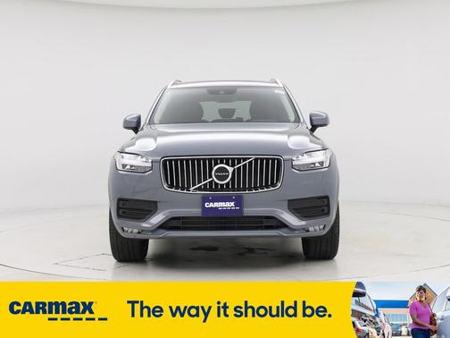 2022 Volvo XC90 T5 Momentum