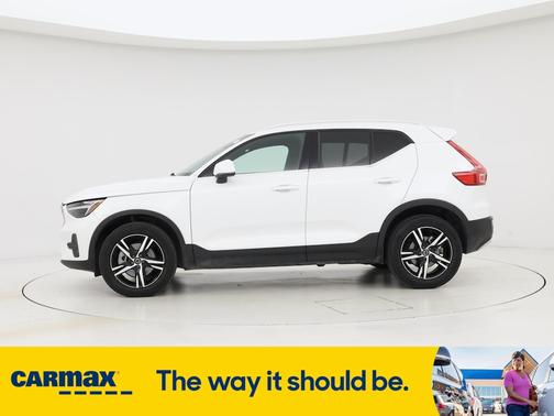 2025 Volvo XC40 B5 Core Bright Theme