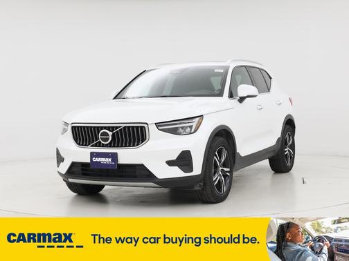 2025 Volvo XC40 B5 Core Bright Theme