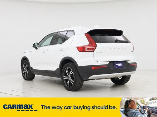 2025 Volvo XC40 B5 Core Bright Theme