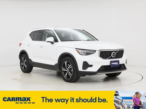 2025 Volvo XC40 B5 Core Bright Theme