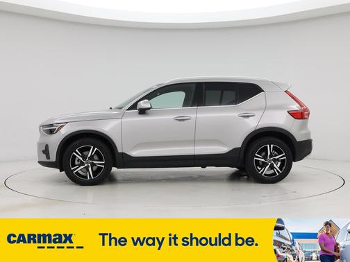 2025 Volvo XC40 B5 Core Bright Theme