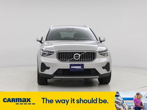 2025 Volvo XC40 B5 Core Bright Theme