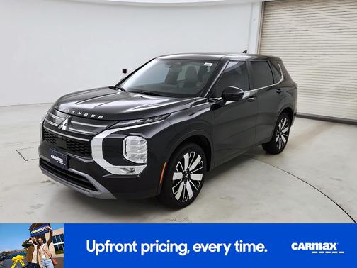 Black 2025 Mitsubishi Outlander SE