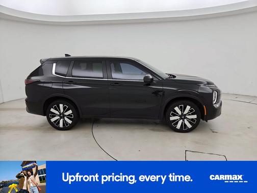 Black 2025 Mitsubishi Outlander SE