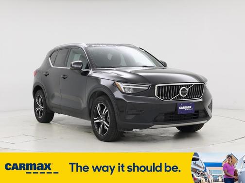 2025 Volvo XC40 B5 Core Bright Theme