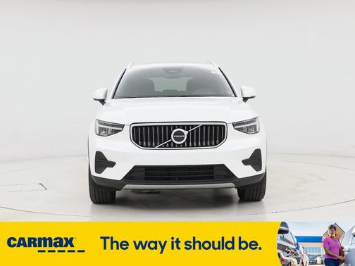 2025 Volvo XC40 B5 Core Bright Theme