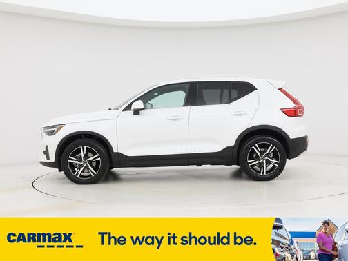 2025 Volvo XC40 B5 Core Bright Theme