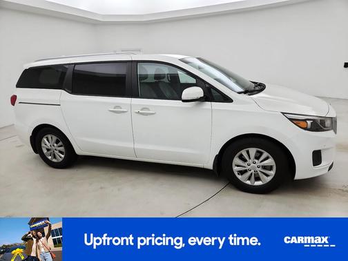 White 2017 Kia Sedona LX