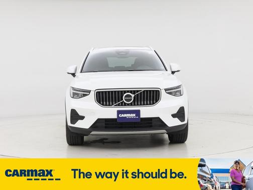 2025 Volvo XC40 B5 Core Bright Theme
