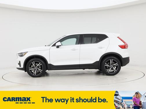 2025 Volvo XC40 B5 Core Bright Theme