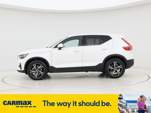 2025 Volvo XC40 B5 Core Bright Theme
