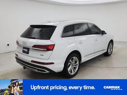 White 2023 Audi Q7 Premium