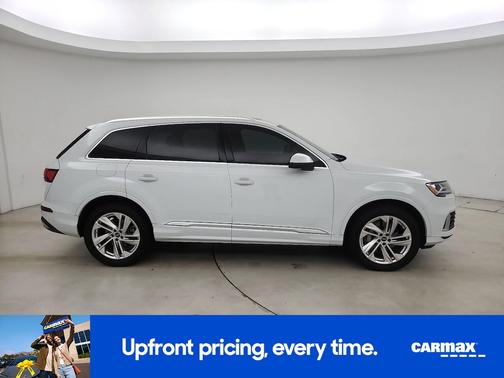 White 2023 Audi Q7 Premium