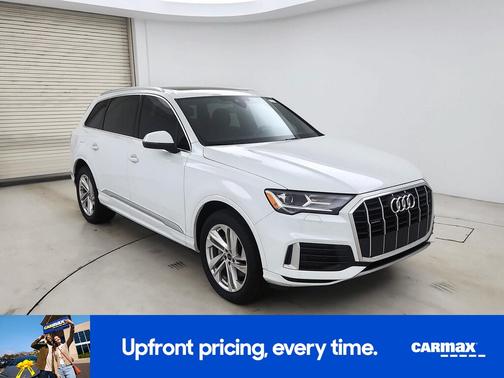 White 2023 Audi Q7 Premium
