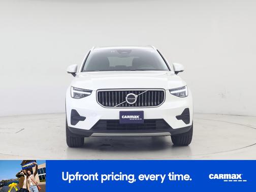 2025 Volvo XC40 B5 Core Bright Theme