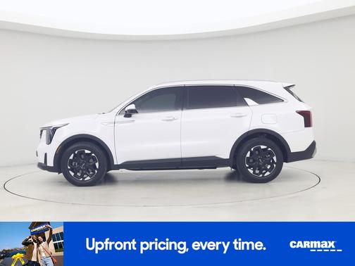 White 2025 Kia Sorento S