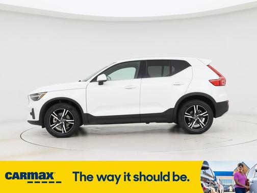 2025 Volvo XC40 B5 Core Bright Theme