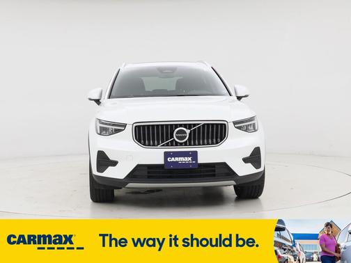 2025 Volvo XC40 B5 Core Bright Theme