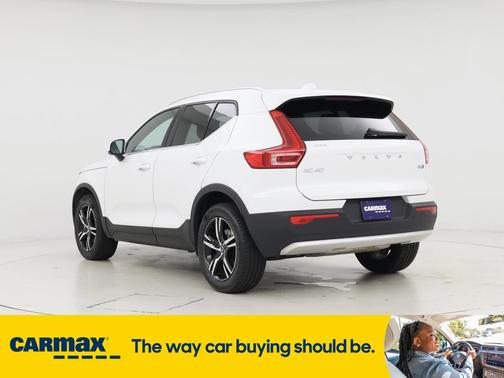 2025 Volvo XC40 B5 Core Bright Theme