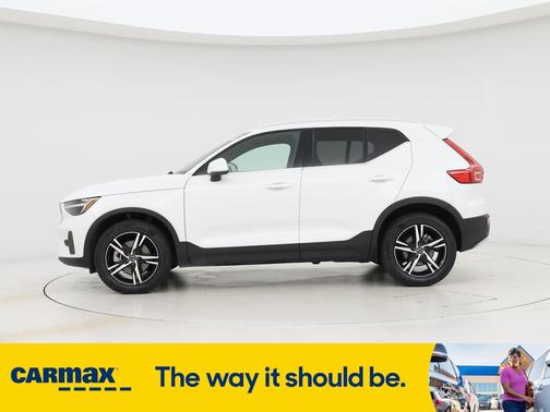 2025 Volvo XC40 B5 Core Bright Theme