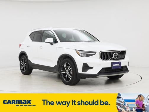 2025 Volvo XC40 B5 Core Bright Theme