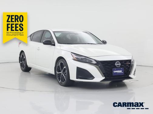 White 2023 Nissan Altima SR
