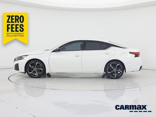 White 2023 Nissan Altima SR