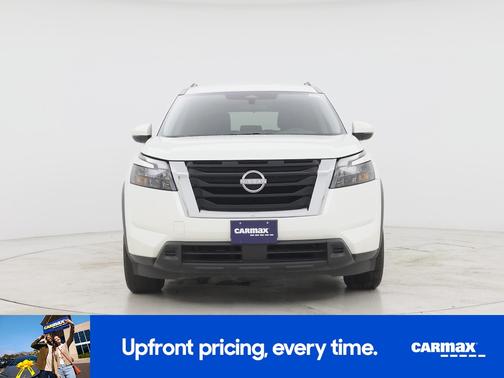 White 2024 Nissan Pathfinder SV