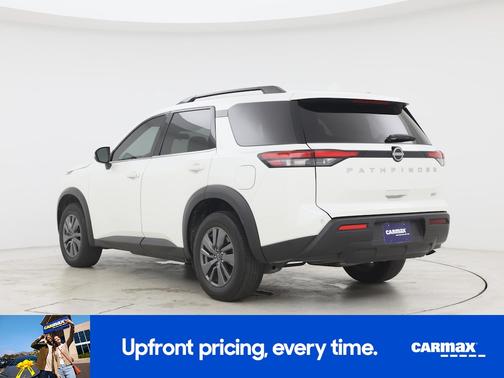 White 2024 Nissan Pathfinder SV