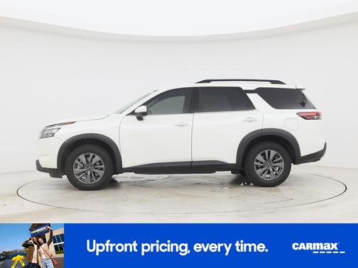 White 2024 Nissan Pathfinder SV