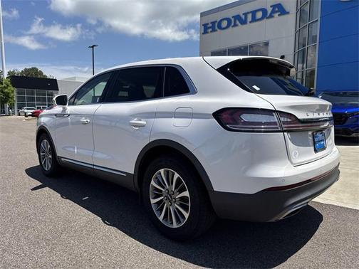 2019 Lincoln Nautilus Select