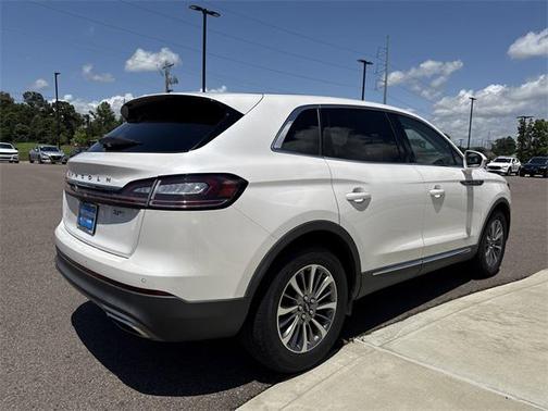 2019 Lincoln Nautilus Select