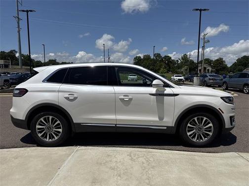 2019 Lincoln Nautilus Select