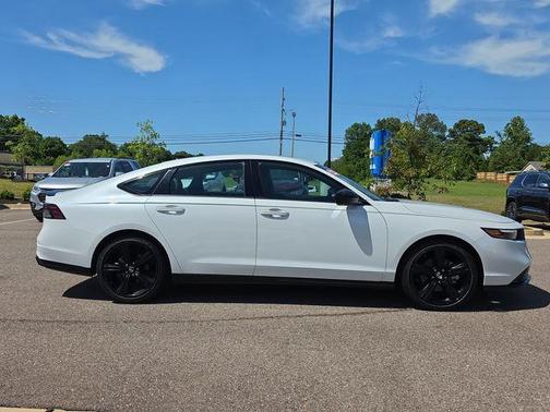 Platinum White Pearl 2023 Honda Accord Hybrid Sport-L
