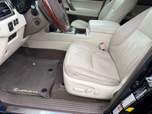 Mica 2017 Lexus GX 460 Premium