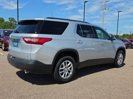 Silver Ice Metallic 2019 Chevrolet Traverse LT Cloth