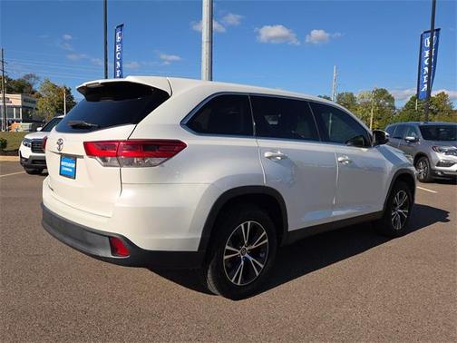 2019 Toyota Highlander LE I4