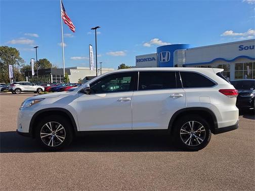 2019 Toyota Highlander LE I4