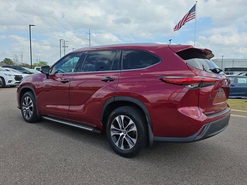 Ruby Flare Pearl 2022 Toyota Highlander XLE