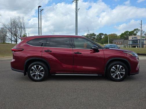 Ruby Flare Pearl 2022 Toyota Highlander XLE