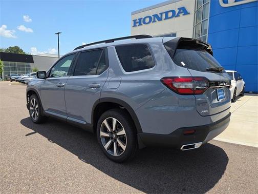 2025 Honda Pilot Touring 8-Passenger