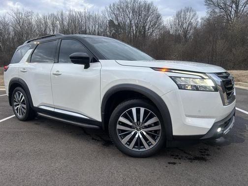 2022 Nissan Pathfinder Platinum 2WD