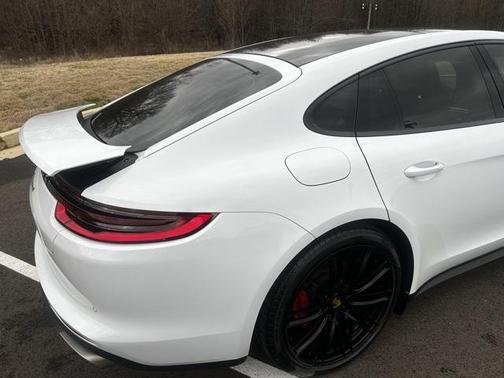 2018 Porsche Panamera 4