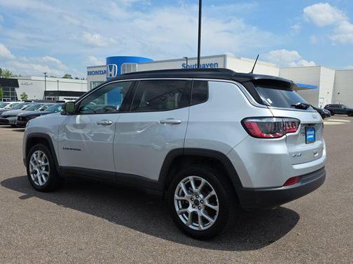 Silver Zynith Metallic Clearcoat 2025 Jeep Compass Limited