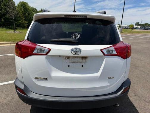 Super White 2015 Toyota RAV4 XLE