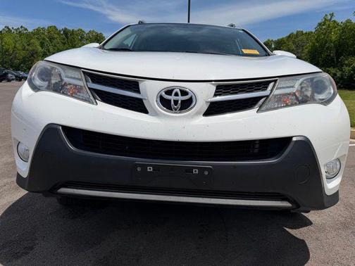 Super White 2015 Toyota RAV4 XLE
