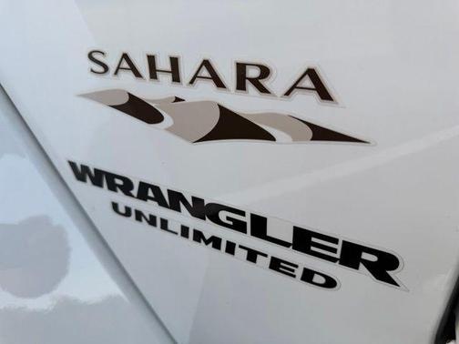 Bright White Clearcoat 2017 Jeep Wrangler Unlimited Sahara