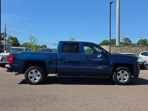Deep Ocean Blue Metallic 2018 Chevrolet Silverado 1500 2LT
