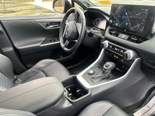 2025 Toyota RAV4 Hybrid SE